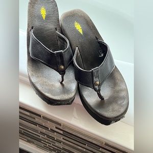 Brown leather volatile’s